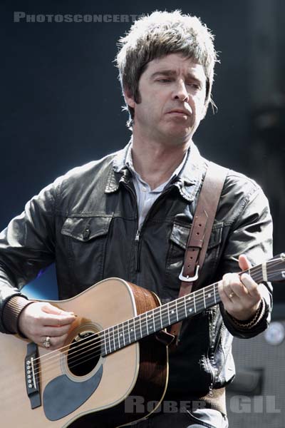 NOEL GALLAGHER'S HIGH FLYING BIRDS - 2012-08-25 - SAINT CLOUD - Domaine National - Grande Scene - 